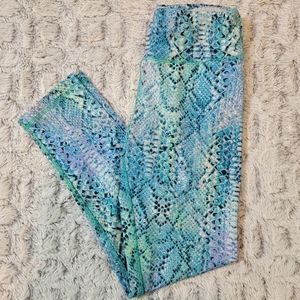 High Energie Snakeskin / Mermaid Pattern Capri Leggings Size Small